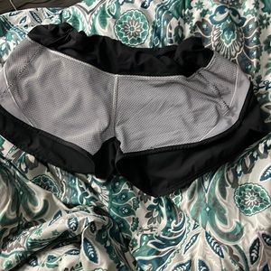 These have been worn once, they are very comfortable and cute!! Free shipping !!